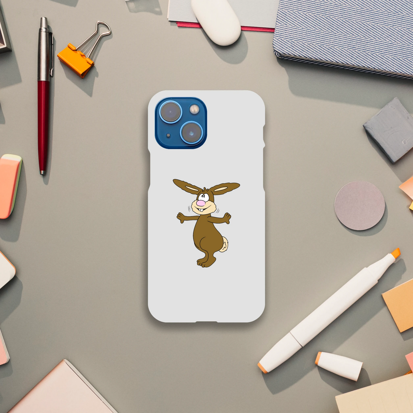 iPhone-Hülle, weiß mit diversen Ausschnitten passend zum ausgewählten Gerät. Aufgedruckt ist auf der Hülle der Cartoon "Benny the Bunny" von Antje Blumrodt Cartoons.