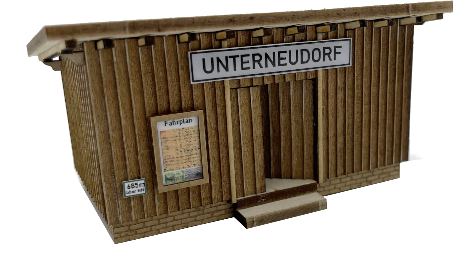 Nahaufnahme eines fertig montierten Modells des Wartehauses Haltepunkt "Unterneudorf" in Spur H0.