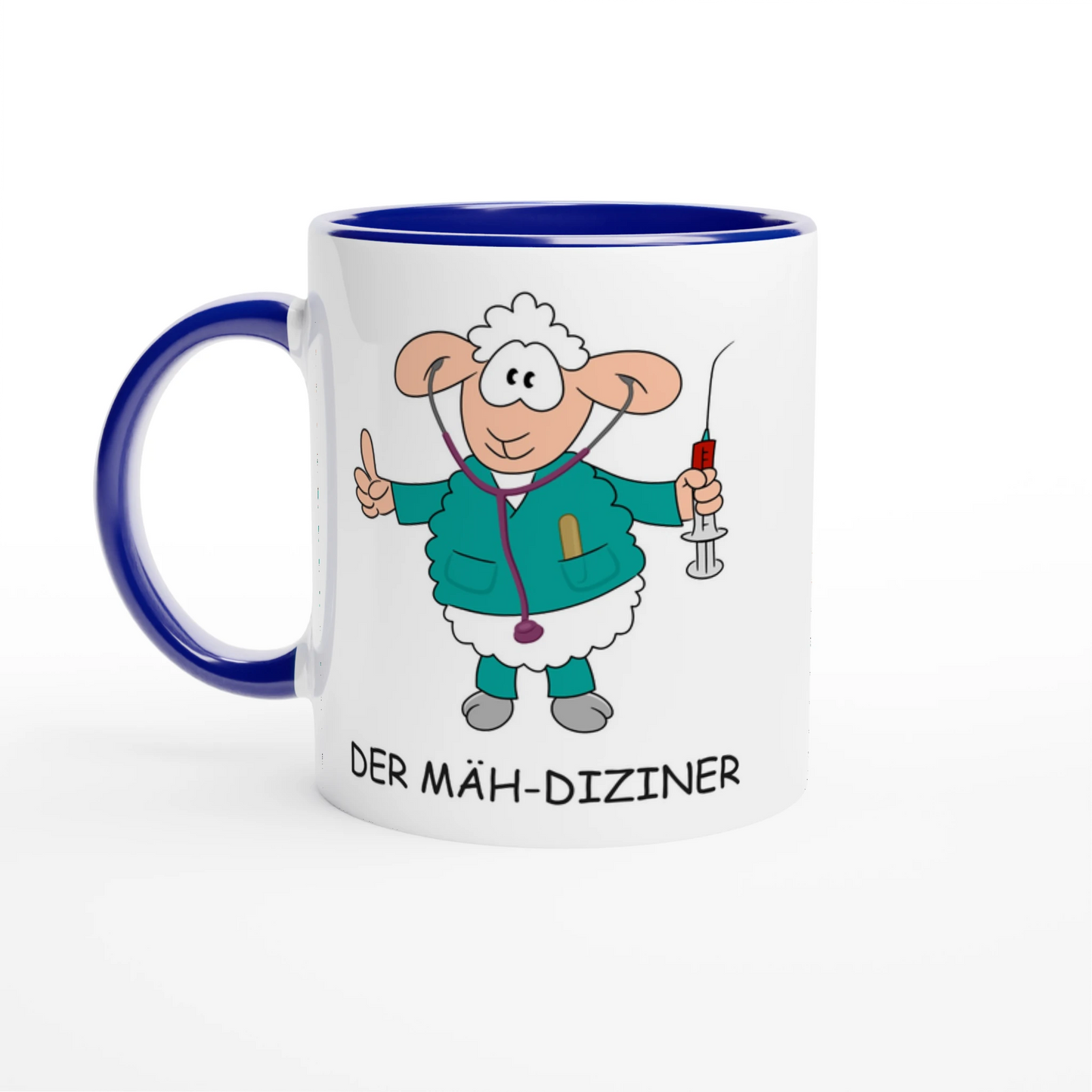 Das Bild zeigt eine Beispielaufnahme von dem Becher mit dem aufgedruckten Cartoon "Der Mäh-diziner".