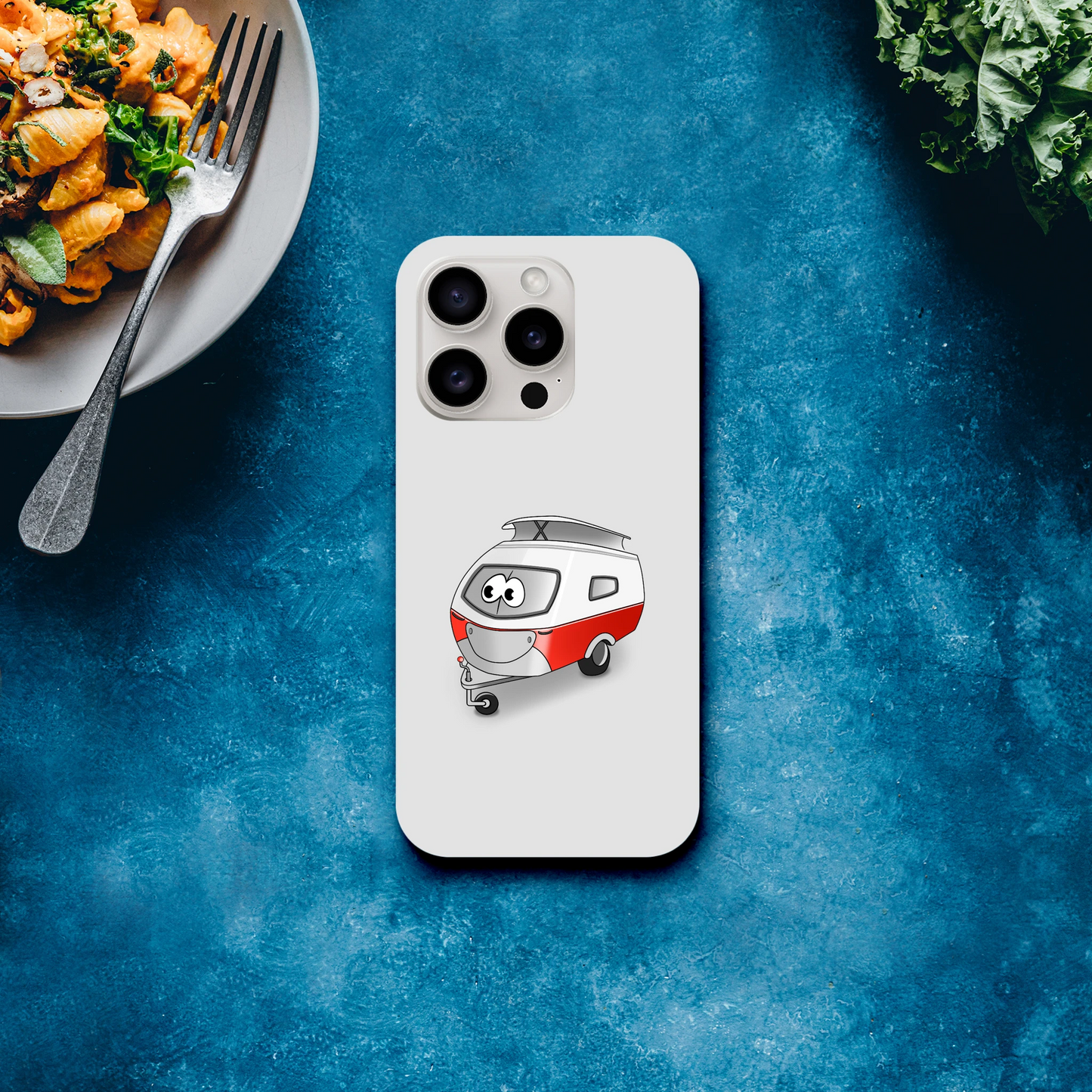 iPhone-Hülle, weiß mit diversen Ausschnitten passend zum ausgewählten Gerät. Aufgedruckt ist auf der Hülle der Cartoon "Trollinchen" von Antje Blumrodt Cartoons.