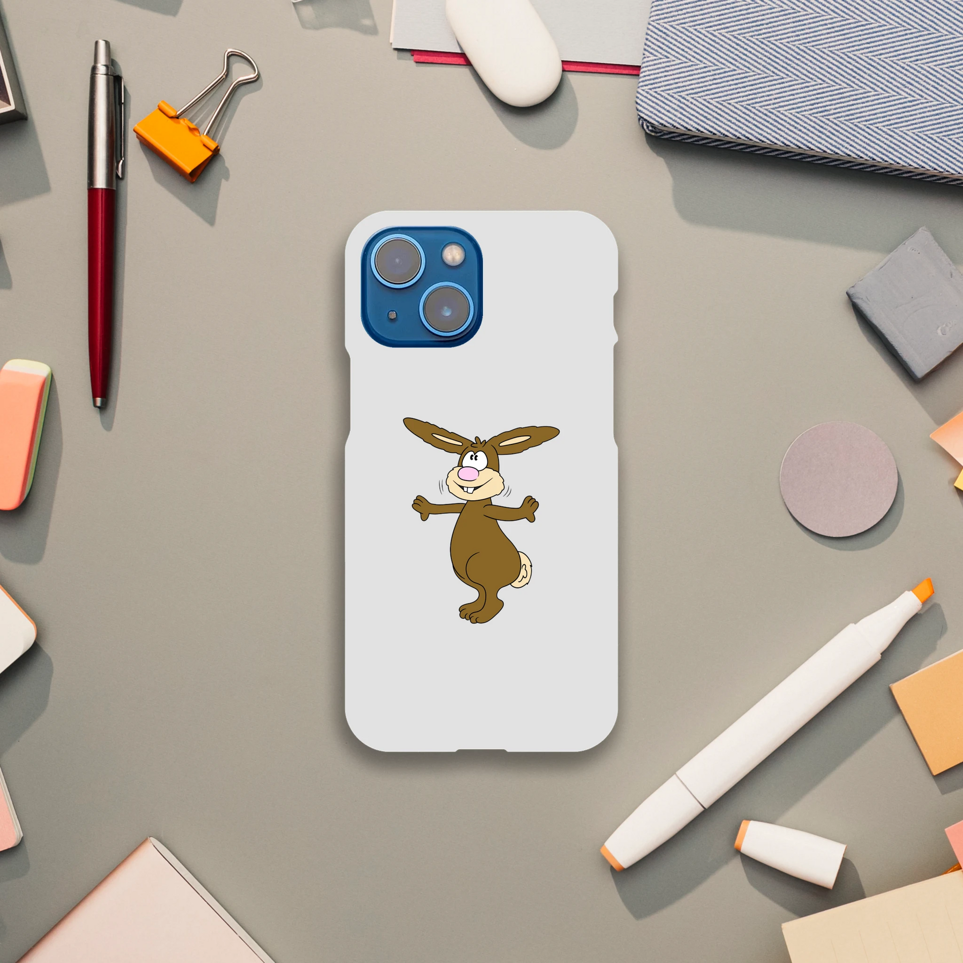 iPhone-Hülle, weiß mit diversen Ausschnitten passend zum ausgewählten Gerät. Aufgedruckt ist auf der Hülle der Cartoon "Benny the Bunny" von Antje Blumrodt Cartoons.