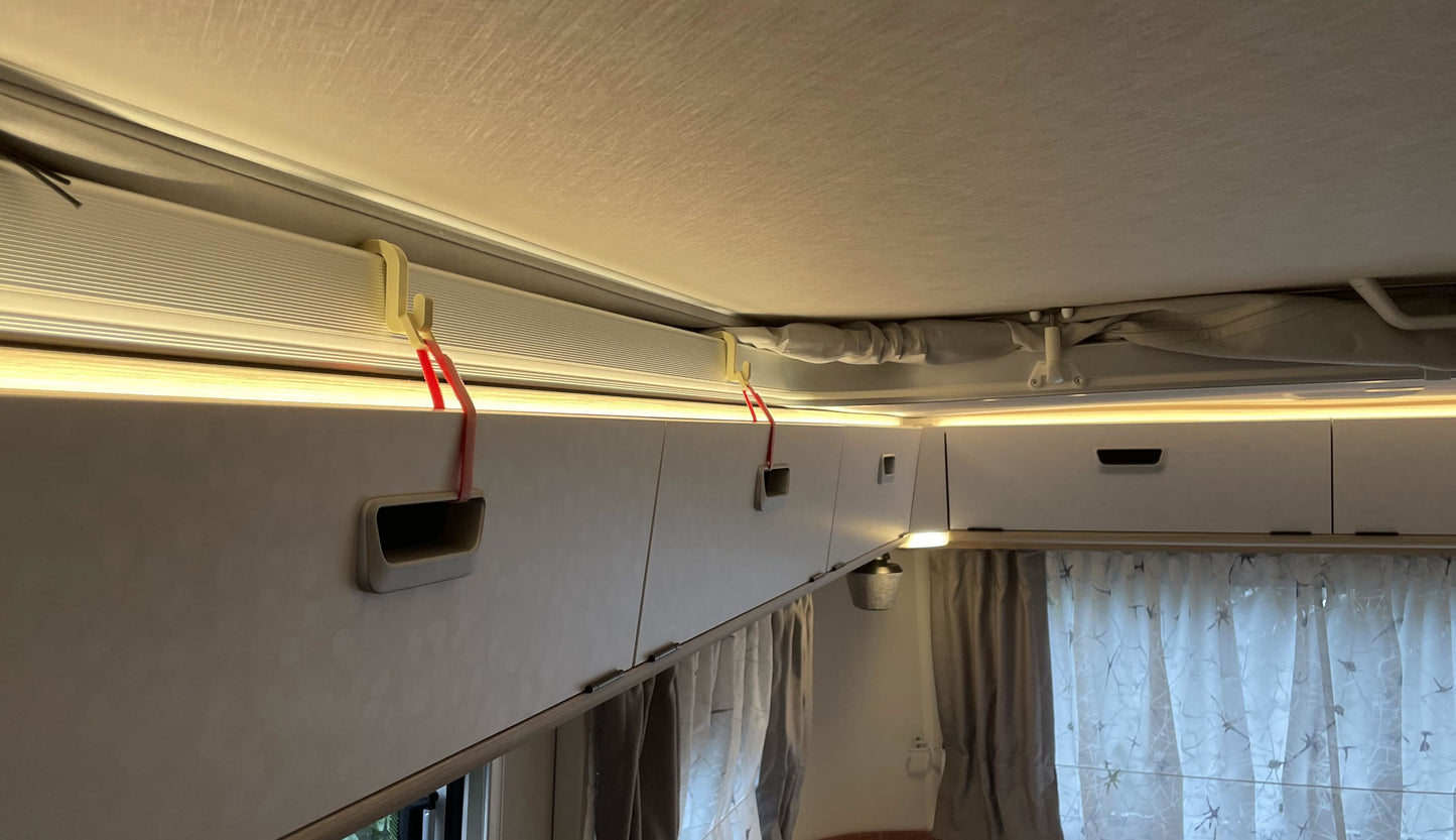 Schranksicherung für seitliche Hängeschränke im Eriba Touring